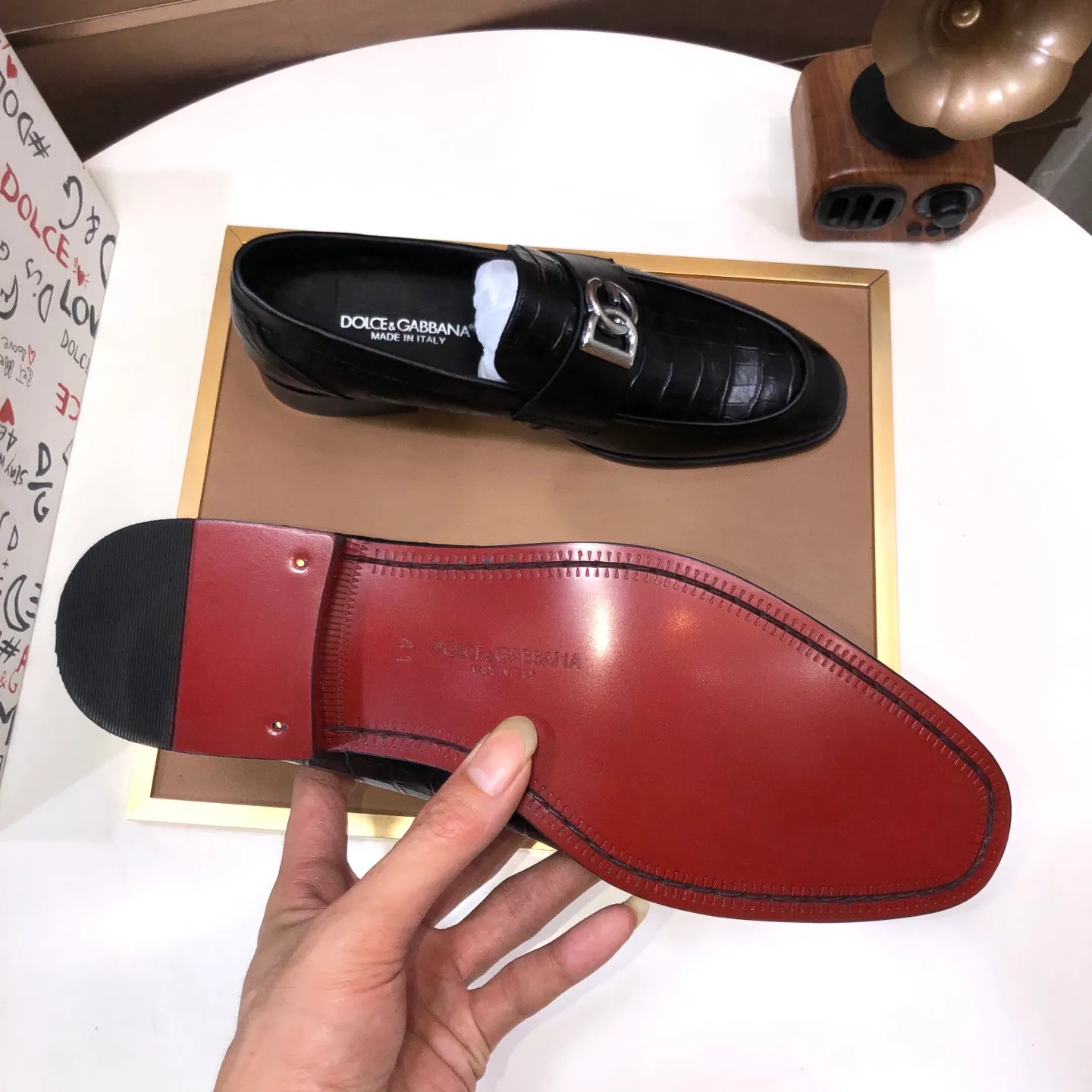 Ex-factory price 500💰DG top quality🔍🔍men's new leather shoes🚹Sold simultaneously at counters⚠Shoe uppers are imported cowhide from Italy, fully imported cowhide lining, imported accessories💪💪, completely 1⃣️ to 1⃣️replica🇮🇹 💪💪, ⚠Sole: The original sole is specially provided by the original factory, the exclusive movable molded sole is super comfortable, ⚠The original factory follows the order, 🔍🔍high quality, you can enter and exit the counter at will, welcome to compare ⚠Number of sizes: 38-44 (45 customized)